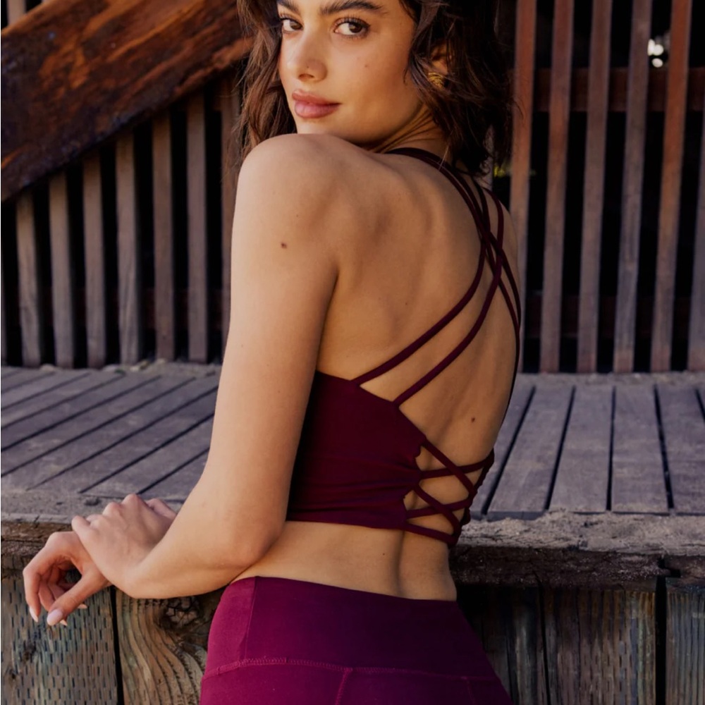 Wolven Criss Cross Sports Bra - Burgundy